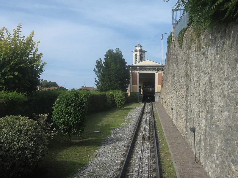 Aufzug.jpg.59e89e123302d36365c887e3069a56d2.jpg